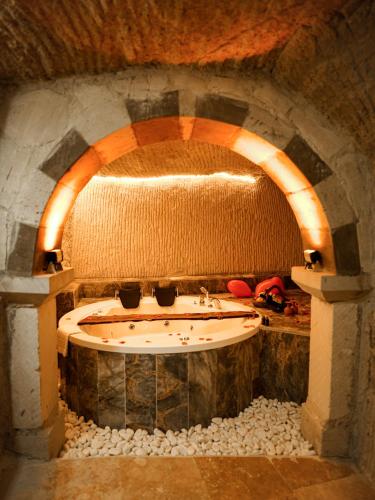 Lost City Cappadocia Room Type - Queen Suite with Spa Bath