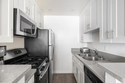 Westwood 1BR w Gym Pool Spa nr UCLA LAX-265 detail