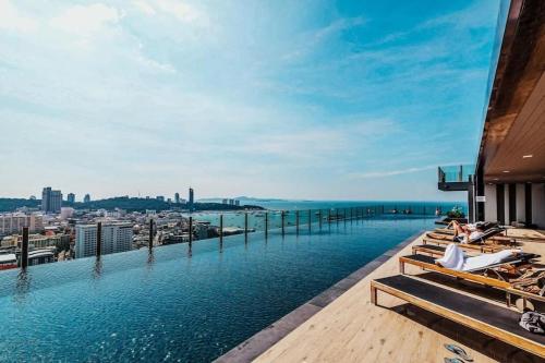 Central Pattaya, Sky pool and Next To The Beach