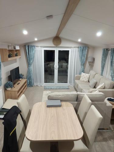 Impeccable 3-Bed Caravan in Clacton-on-Sea