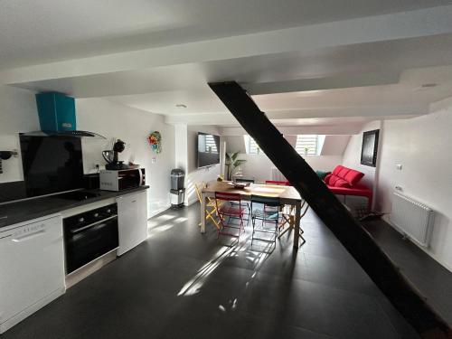 Appart stylé très spacieux Sedan 4E (Appart style tres spacieux Sedan 4E) in 色當