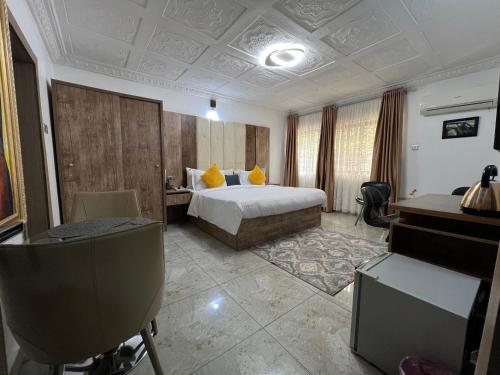 Double Room with Private Bathroom image 8