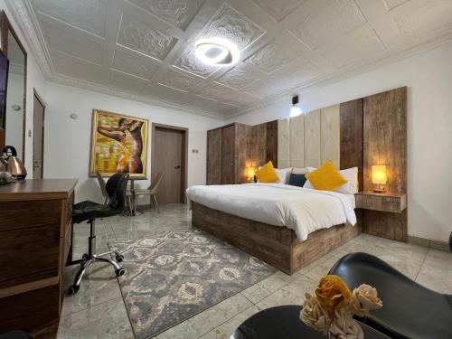 Double Room with Private Bathroom image 9