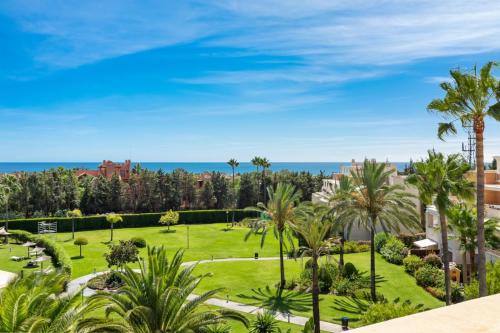 Estepona 4 kamer penthouse in Resinera Voladilla