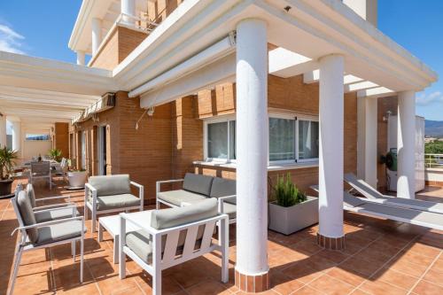 Estepona 4 kamer penthouse in Resinera Voladilla