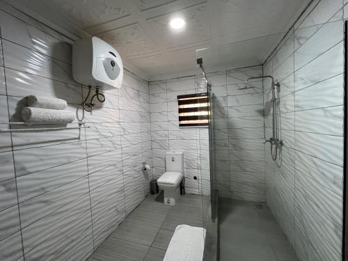 Double Room with Private Bathroom image 1