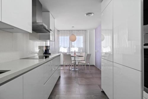 Estepona 4 kamer penthouse in Resinera Voladilla