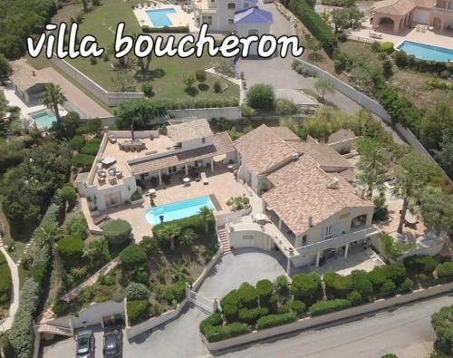 la VILLA BOUCHERON LES ISSAMBRES - Location saisonnière - Roquebrune-sur-Argens