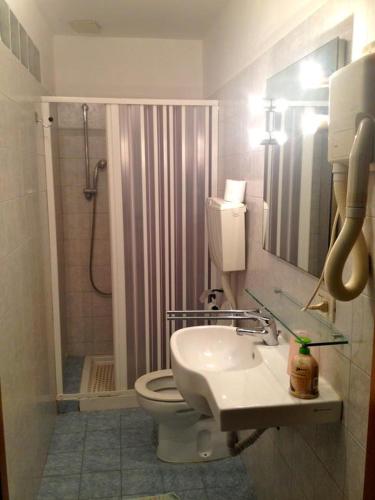 HOTEL SARA – Turin, NY