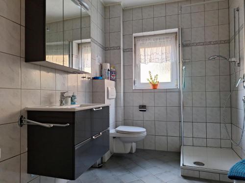cabină de duș, Ferienwohnung Rosemarie in Kamp-Bornhofen