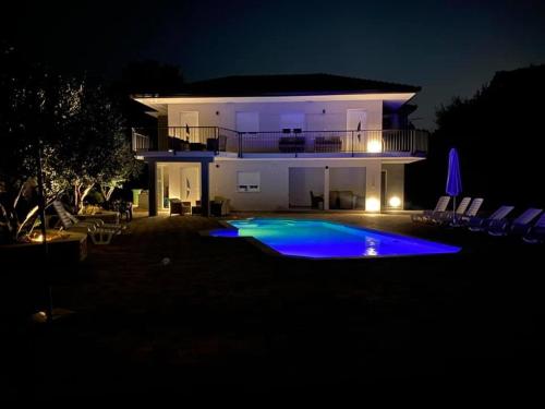 House Aronija with Swimming Pool - Apartment - Grude