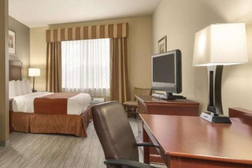 Photo - Seffner Inn and Suites