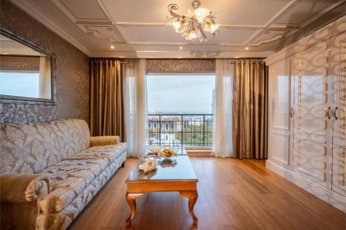 The Central Palace Taksim Room Type - Suite with Bosphorus View and Spa Bath The Central Palace Taksim Room Type - Suite with Bosphorus View and Spa Bath