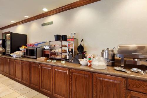 Country Inn & Suites by Radisson, Gillette, WY