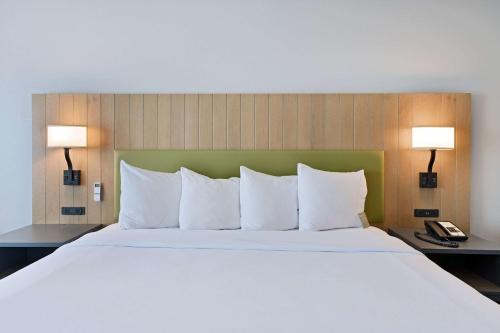 Country Inn & Suites by Radisson, Bloomington-Normal Airport, IL