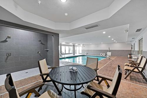 Country Inn & Suites by Radisson, Bloomington-Normal Airport, IL