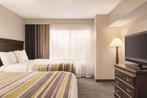 Country Inn & Suites by Radisson, Homewood, AL