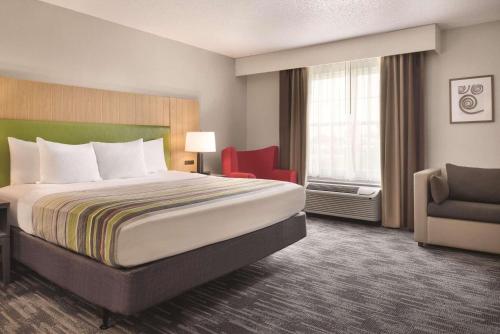 Country Inn & Suites by Radisson, Pella, IA