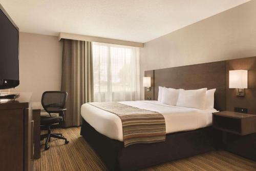 Country Inn & Suites by Radisson, Fergus Falls, MN