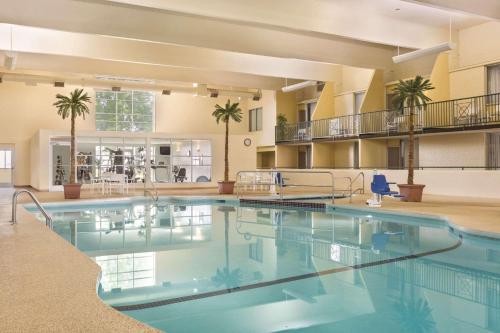 Country Inn & Suites by Radisson, Fergus Falls, MN