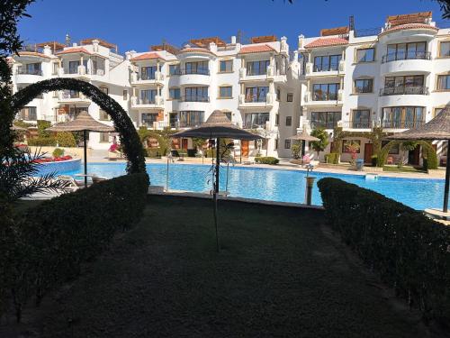 Cosy Studio on the First Floor with lovely Terrace and Personal Garden Area, Pool View and Free Beach Access in Sharm Hills Resort