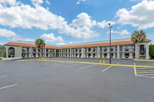 Days Inn & Suites by Wyndham Orlando East UCF Area - image 7