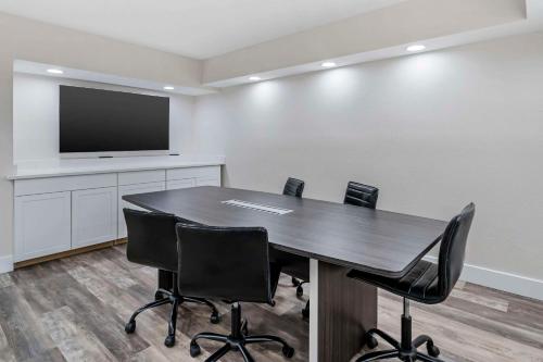 Quality Inn & Suites Orlando East - UFC Area - image 7