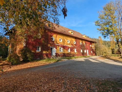 Ferienwohnung Ottmanach Schlosshof - Apartment - Pischeldorf