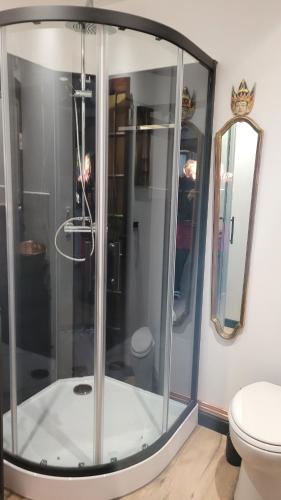 Zuhanyzó, Aux Nobles Acacias in Epagne-Epagnette