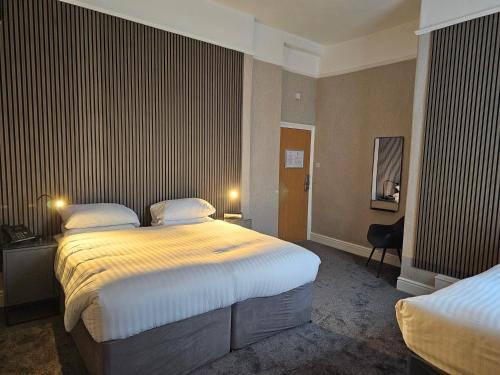 3 twin beds