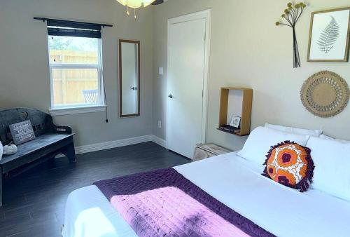Quiet, Cozy Guesthouse with privacy in Manvel (TX)