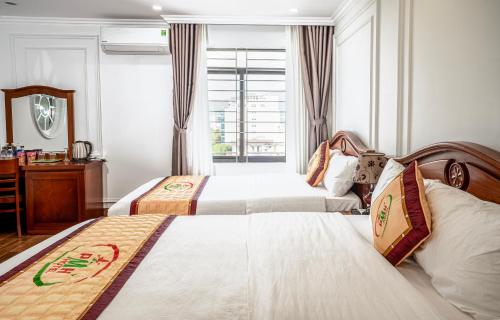 2 queen beds