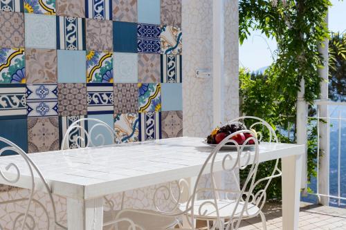 Apartment - Split Level with Terrace and Sea View image 10