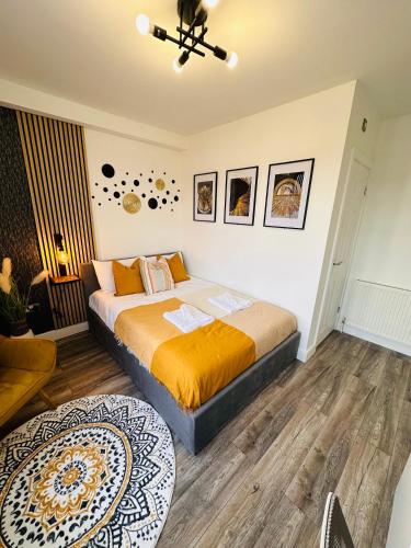 R1 - Newly renovated En-suite Private Room with its own kitchenette in Birmingham - Halesowen R1 - Newly renovated En-suite Private Room with its own kitchenette in Birmingham - Halesowen