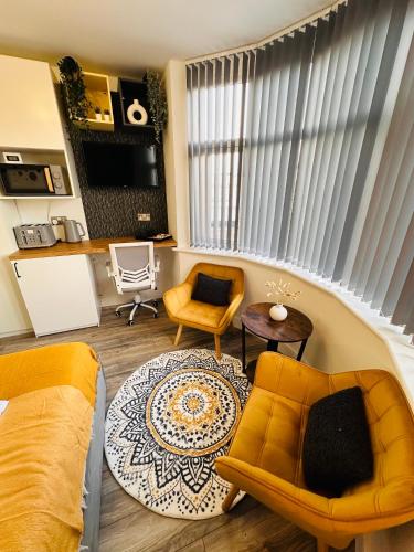 R1 - Newly renovated En-suite Private Room with its own kitchenette in Birmingham - Halesowen R1 - Newly renovated En-suite Private Room with its own kitchenette in Birmingham - Halesowen