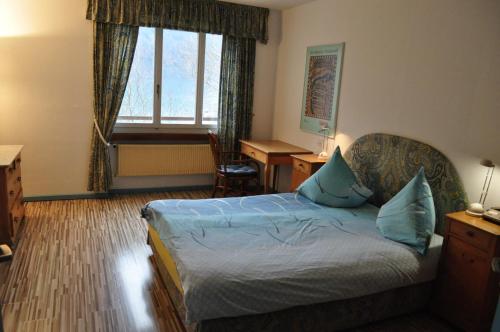 room detail thumbnail 1