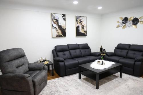 Charming, Central, Cozy Home - Ideal in Dearborn Heights, USA
