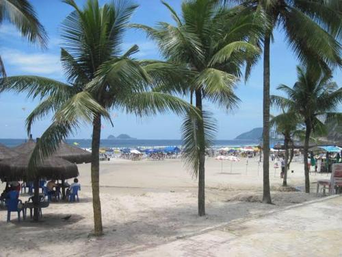 Apartamento 3 Dormitorios - Guaruja/SP - Lado Praia near Point Coffee E Sorveteria
