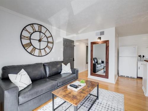 WOW 103 Cool Condo Near Downtown w Bunks in Gatlinburg, USA