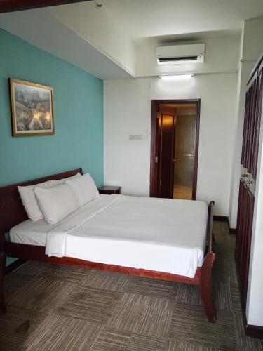 CITY APARTMENT at TIMES SQUARE - image 12