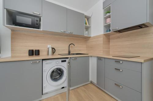 Dapur, Cozy & Modern Studio Rogowska by Noclegi Renters in Nowy Dwór