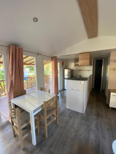 Facilities, Mobhilomme La Carabasse near Les delices de thau