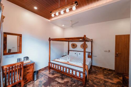 King Suite with Balcony image 7