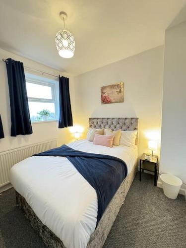 Cosy home in Barnsley centre in บาร์นสเลย์