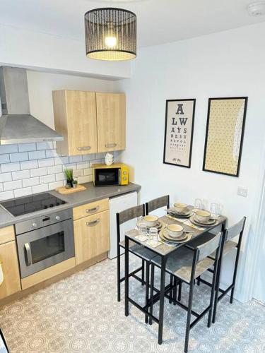 Cosy home in Barnsley centre in บาร์นสเลย์