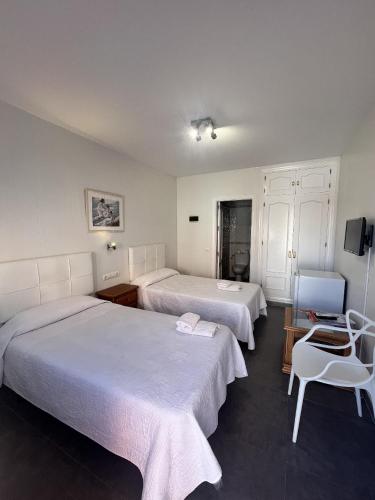 2 twin beds