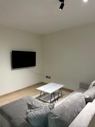 White apartment, in the center of Tirana, Tirana (photo 8)