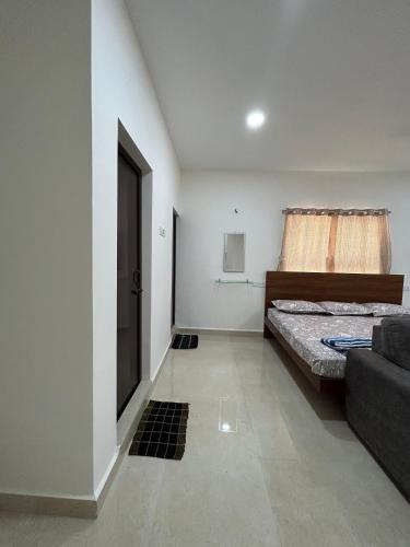 HOMESTAY - AC 1 BHK STUDIO NEAR AlRPORT