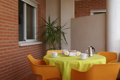 Los Nietos Apartment