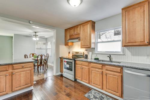 Updated Charlotte Home with Yard about 3 Mi to Uptown! in Charlotte, USA
